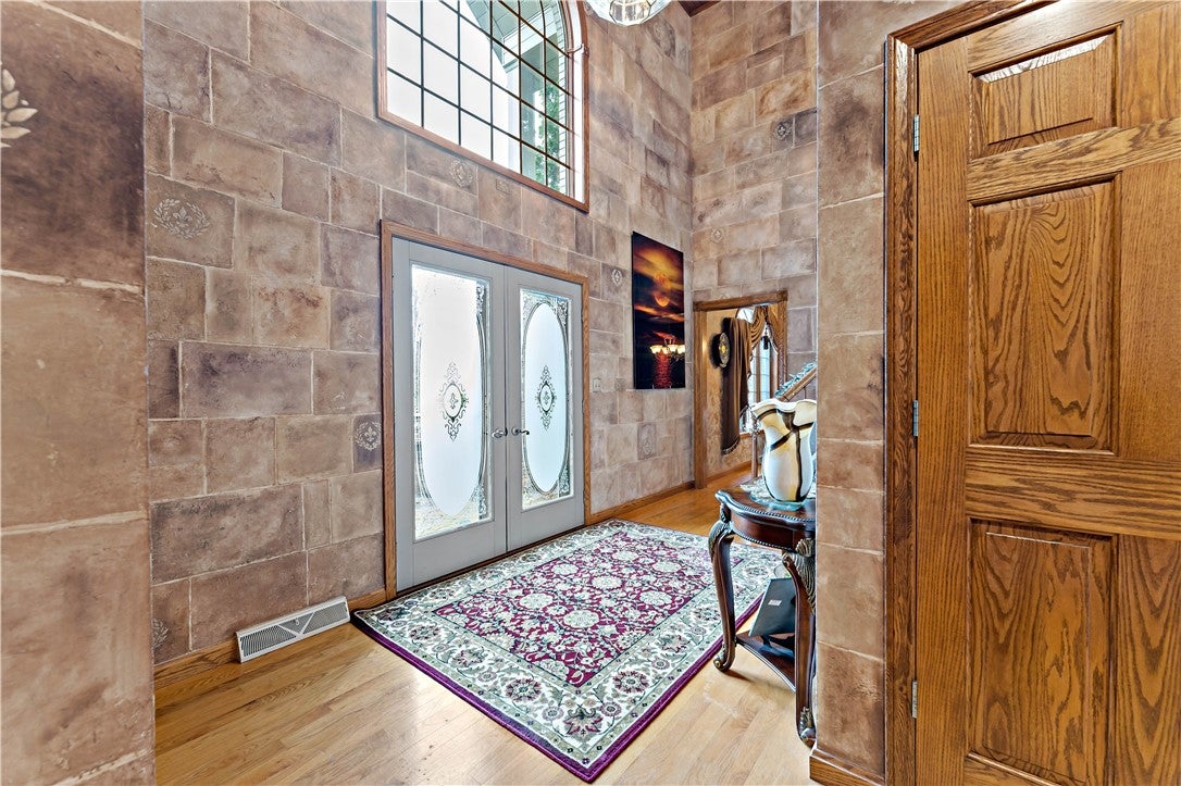 10 Briarwood Ln