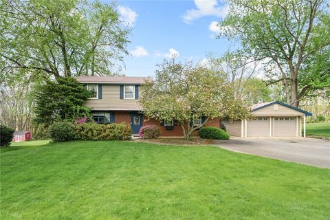 Photo of 6142 Penn Dr, Butler, PA 16002 (MLS # 1751246)