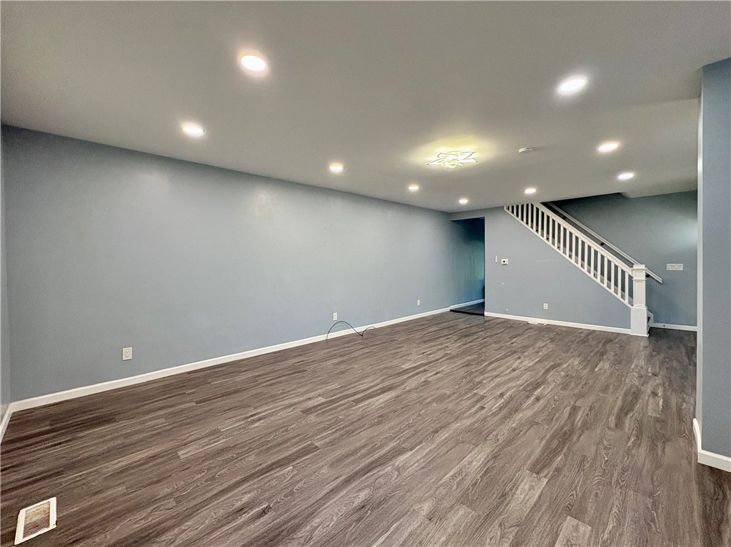 Ambridge, Pennsylvania 15003, United States, 3 Bedrooms Bedrooms, ,2 BathroomsBathrooms,Residential,Active,227609