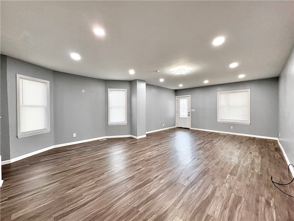 Ambridge, Pennsylvania 15003, United States, 3 Bedrooms Bedrooms, ,2 BathroomsBathrooms,Residential,Active,227609