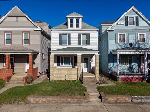 Photo of 828 Maplewood Ave, Ambridge, PA 15003 (MLS # 1743015)