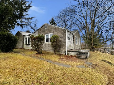 Photo of 492 Brush Ave, Johnstown, PA 15906 (MLS # 1739682)