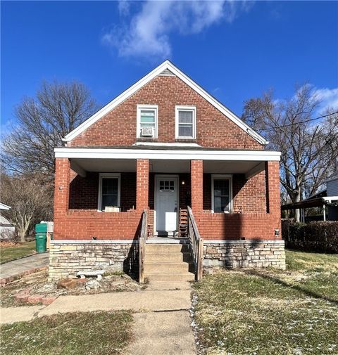 Photo of 1116 Saint Clair St, Latrobe, PA 15650 (MLS # 1733528)