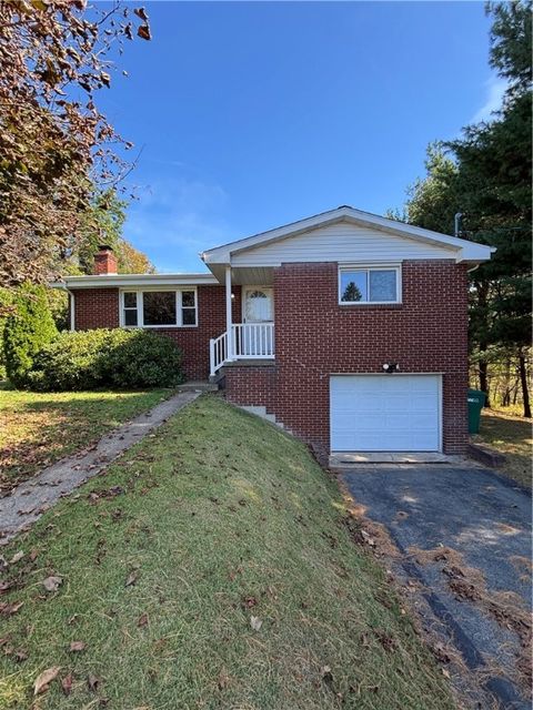 Photo of 408 Highview St, Latrobe, PA 15650 (MLS # 1724895)