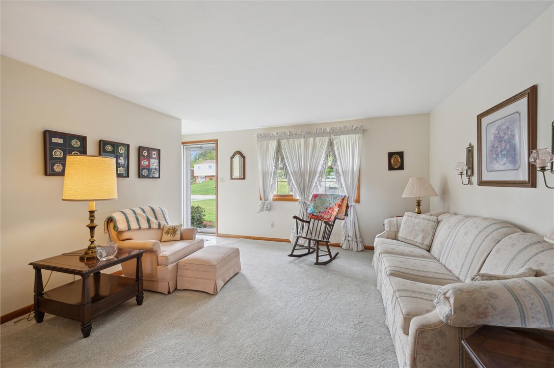 53 Maplewood Ct Ct, Delmont, Pennsylvania image 4