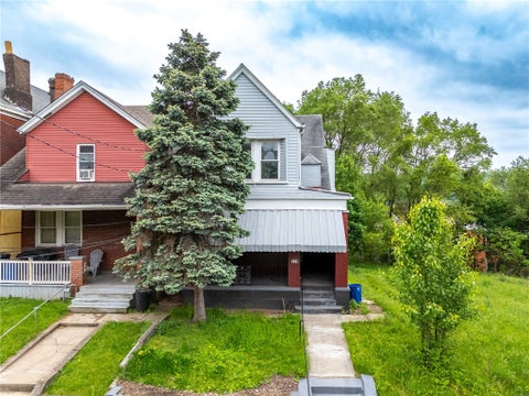 Townhouse For Sale - 228 Winston St<br/> Hazelwood, PA 15207