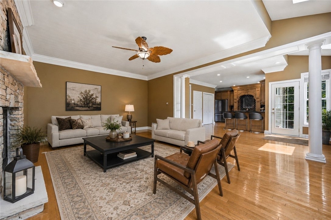 202 W Vanderbilt Drive