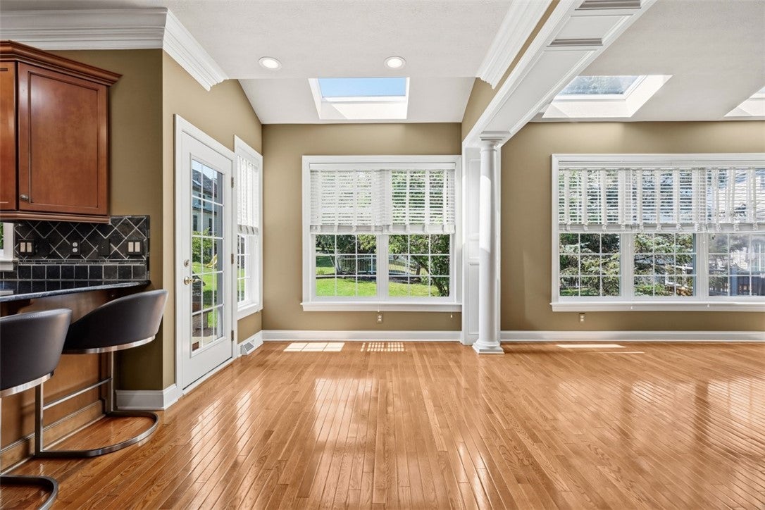 202 W Vanderbilt Drive