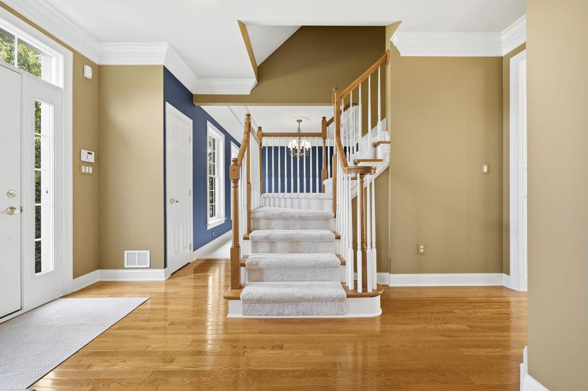 202 W Vanderbilt Drive