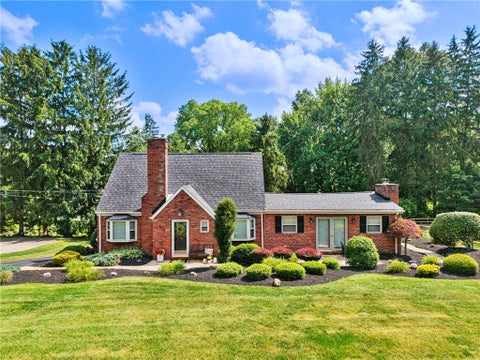 Photo of 1620 Upper St Clair Dr, Pittsburgh, PA 15241 (MLS # 1761652)