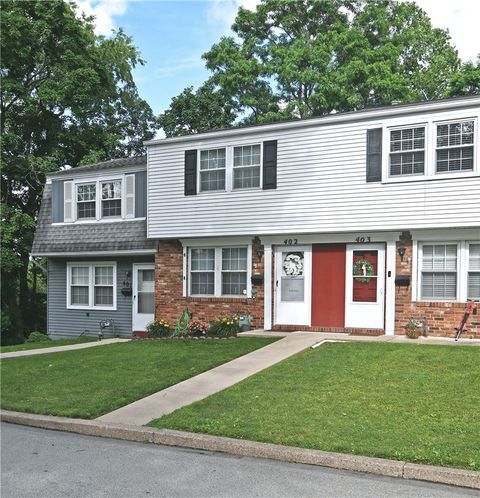 Townhouse For Sale - 402 Hickory Cir Cir<br/> Canonsburg, PA 15317