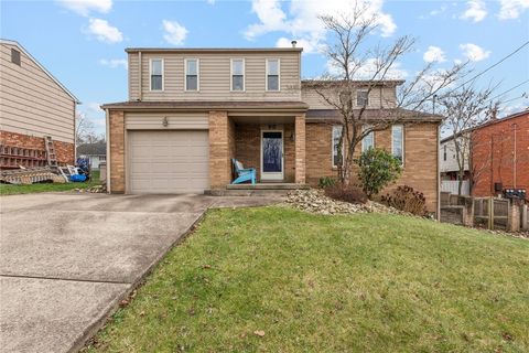 Photo of 810 16th St, North Apollo, PA 15673 (MLS # 1729832)