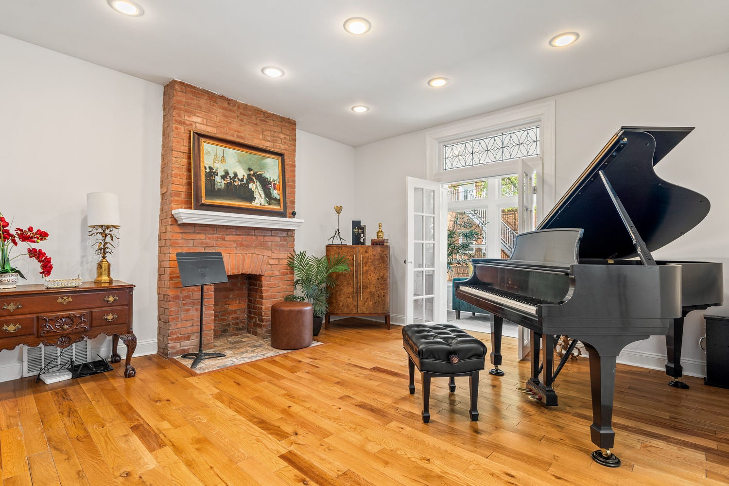 702 Bellefonte St