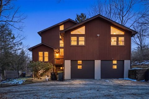 Photo of 700 Woodland Rd, Bradfordwoods, PA 15015 (MLS # 1751165)