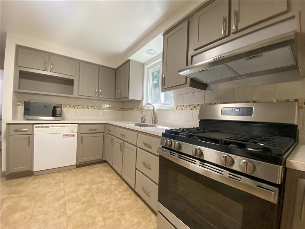 Plum Boro, Pennsylvania 15239, United States, 3 Bedrooms Bedrooms, ,3 BathroomsBathrooms,Residential,Active,86661