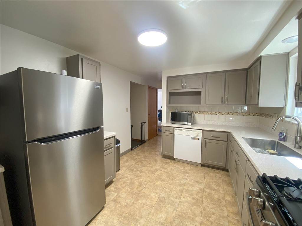 Plum Boro, Pennsylvania 15239, United States, 3 Bedrooms Bedrooms, ,3 BathroomsBathrooms,Residential,Active,86661
