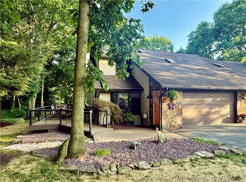 Townhouse For Sale - 122 May Dr Dr<br/> Butler County, Jefferson Twp, PA 16056