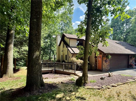 Photo of 122 May Dr, Saxonburg, PA 16056 (MLS # 1763023)
