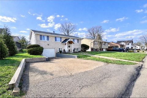 Photo of 93 Virginia Ave, Uniontown, PA 15401 (MLS # 1743692)