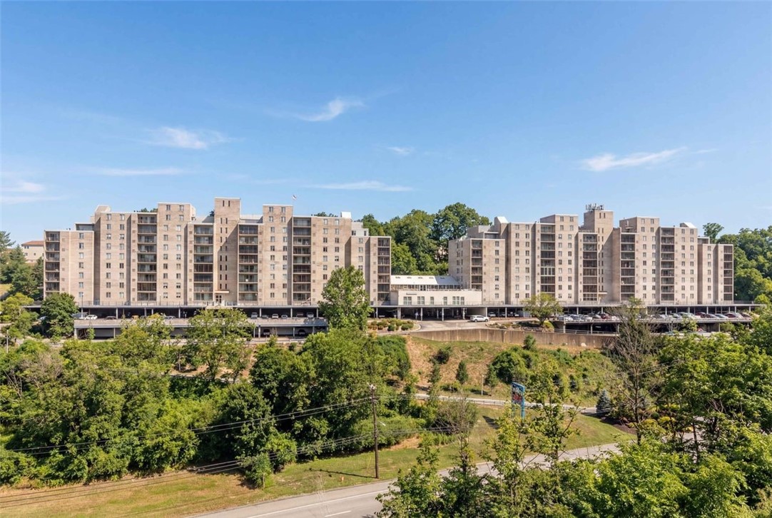 2160 Greentree Rd. 405W