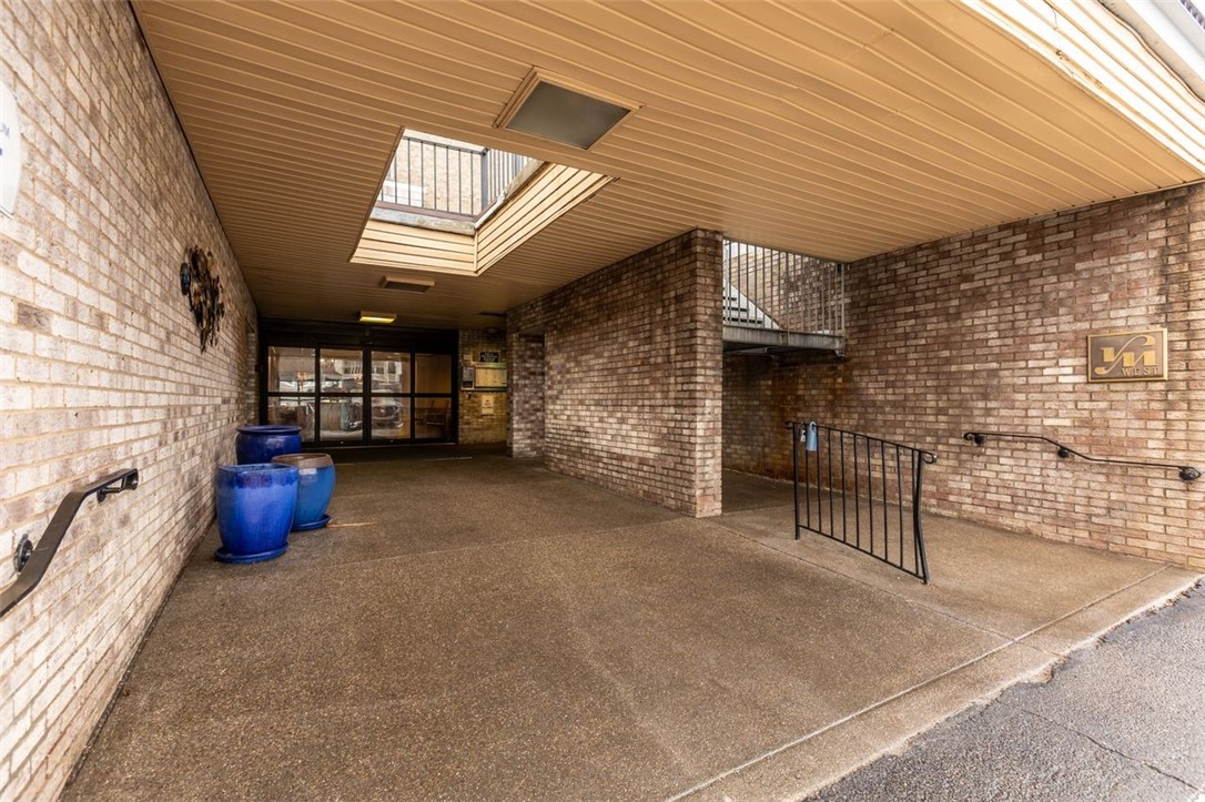 2160 Greentree Rd. 405W