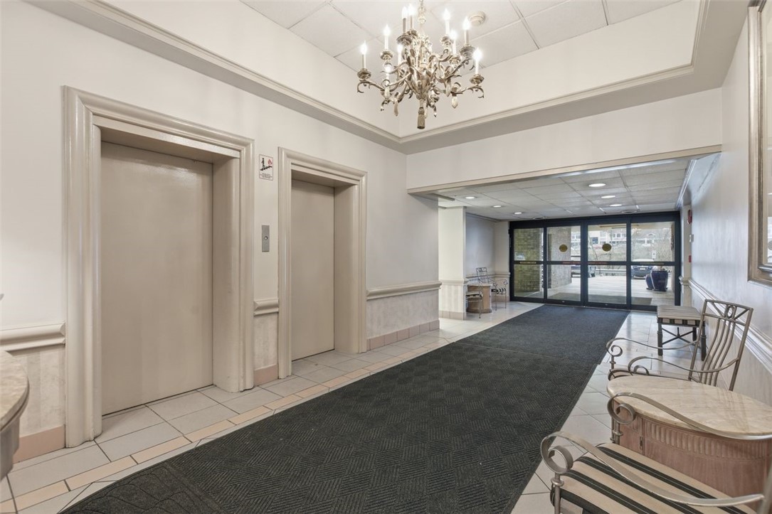 2160 Greentree Rd. 405W