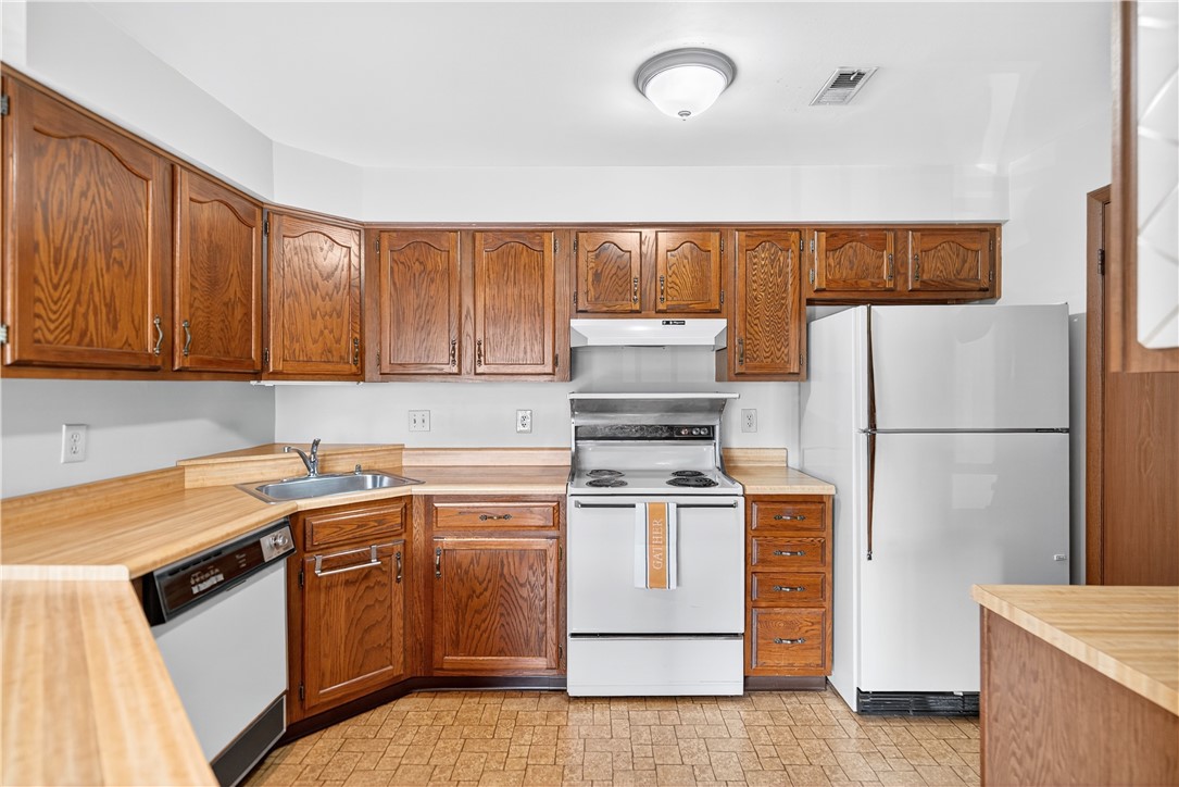 Wilkinsburg, Pennsylvania 15221, United States, 2 Bedrooms Bedrooms, ,2 BathroomsBathrooms,Residential,Pending,222184