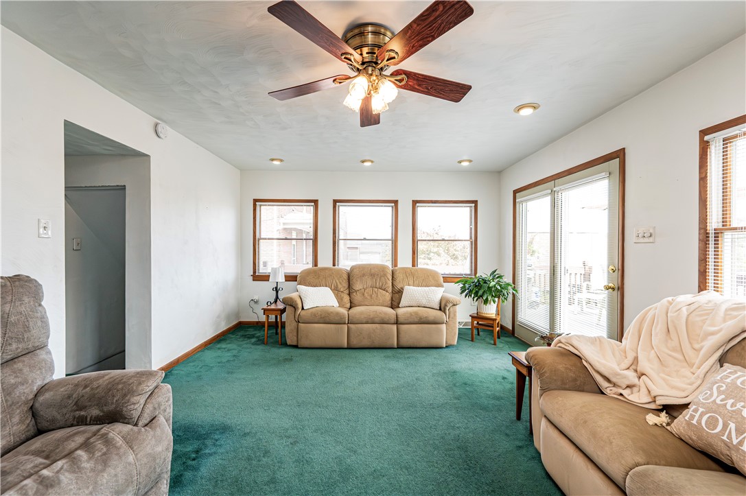 Jeannette, Pennsylvania 15644, United States, 3 Bedrooms Bedrooms, ,3 BathroomsBathrooms,Residential,Pending,212615