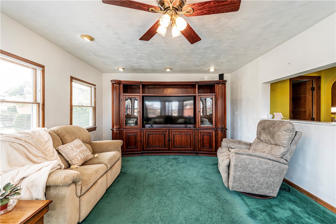 Jeannette, Pennsylvania 15644, United States, 3 Bedrooms Bedrooms, ,3 BathroomsBathrooms,Residential,Pending,212615