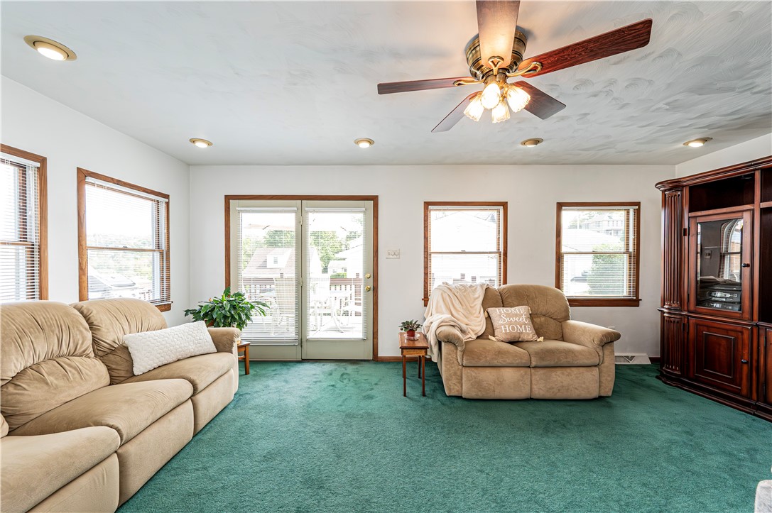 Jeannette, Pennsylvania 15644, United States, 3 Bedrooms Bedrooms, ,3 BathroomsBathrooms,Residential,Pending,212615