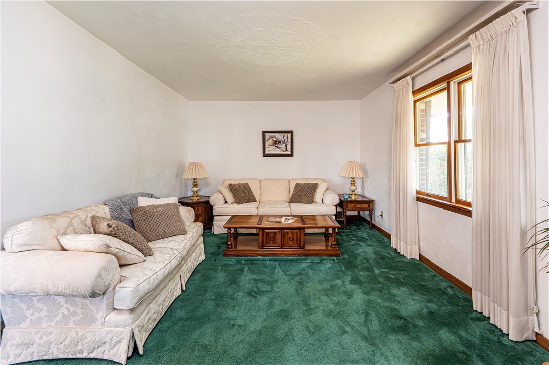 Jeannette, Pennsylvania 15644, United States, 3 Bedrooms Bedrooms, ,3 BathroomsBathrooms,Residential,Pending,212615