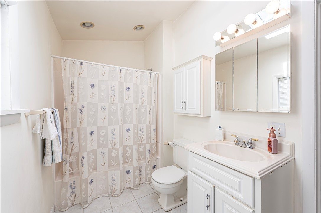 Jeannette, Pennsylvania 15644, United States, 3 Bedrooms Bedrooms, ,3 BathroomsBathrooms,Residential,Pending,212615