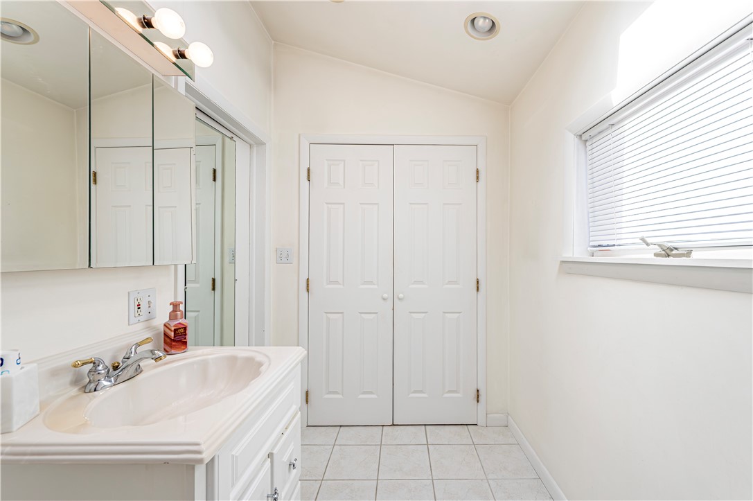 Jeannette, Pennsylvania 15644, United States, 3 Bedrooms Bedrooms, ,3 BathroomsBathrooms,Residential,Pending,212615