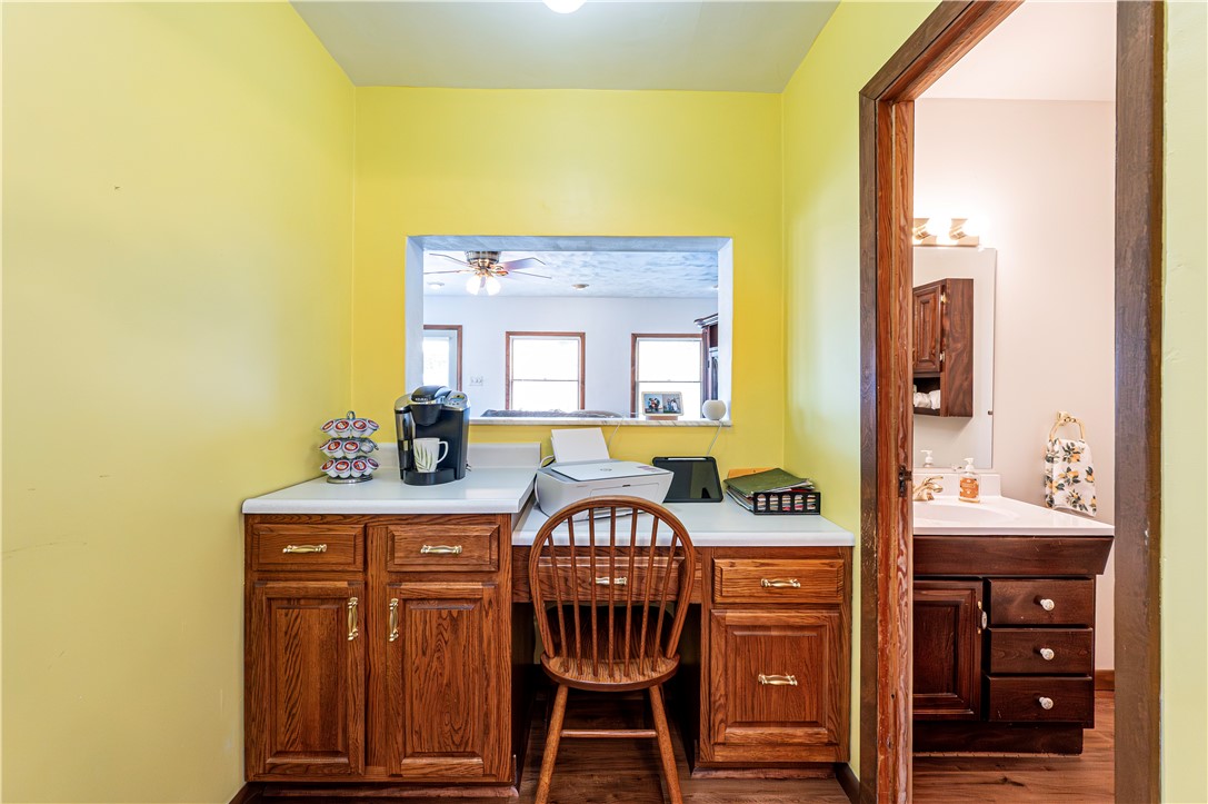 Jeannette, Pennsylvania 15644, United States, 3 Bedrooms Bedrooms, ,3 BathroomsBathrooms,Residential,Pending,212615