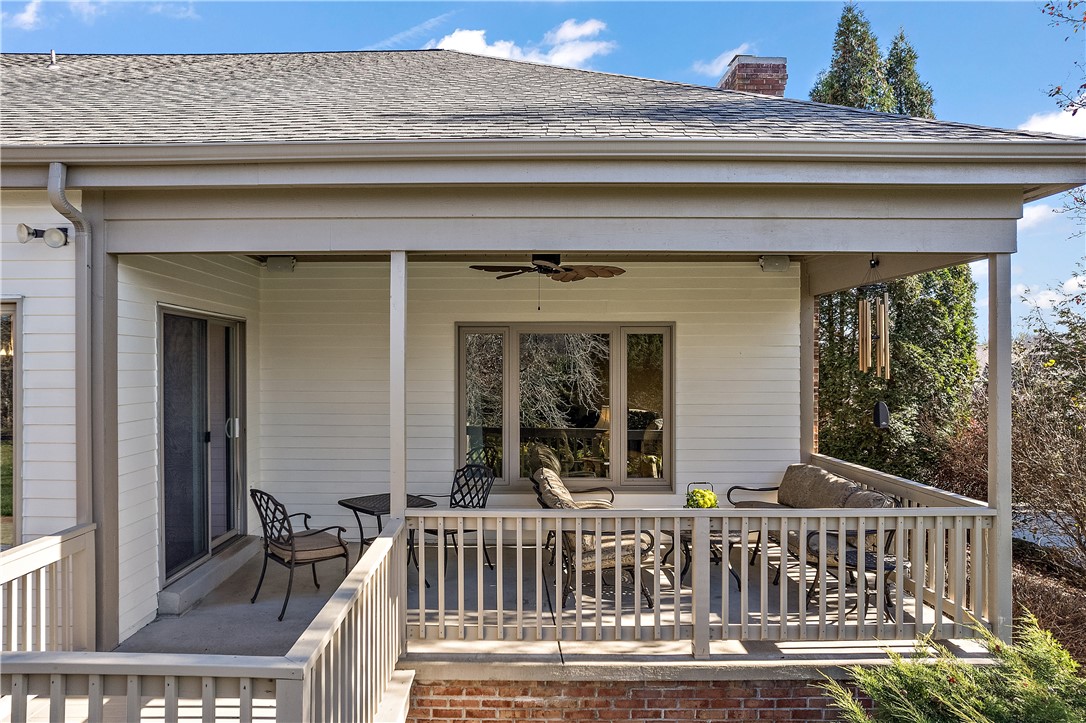 Cranberry Twp, Pennsylvania 16066, United States, 4 Bedrooms Bedrooms, ,4 BathroomsBathrooms,Residential,Pending,105005