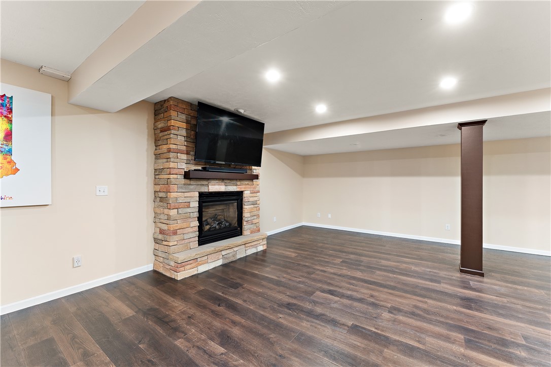 Cranberry Twp, Pennsylvania 16066, United States, 4 Bedrooms Bedrooms, ,4 BathroomsBathrooms,Residential,Pending,105005