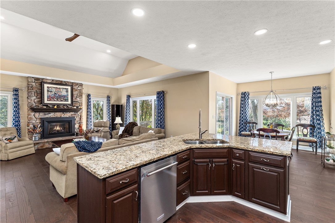 Cranberry Twp, Pennsylvania 16066, United States, 4 Bedrooms Bedrooms, ,4 BathroomsBathrooms,Residential,Pending,105005