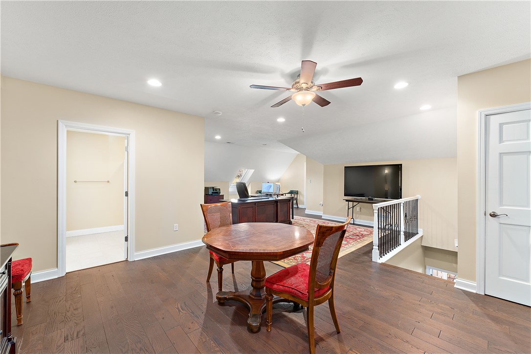 Cranberry Twp, Pennsylvania 16066, United States, 4 Bedrooms Bedrooms, ,4 BathroomsBathrooms,Residential,Pending,105005