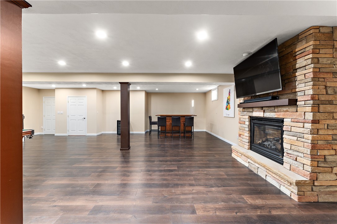 Cranberry Twp, Pennsylvania 16066, United States, 4 Bedrooms Bedrooms, ,4 BathroomsBathrooms,Residential,Pending,105005