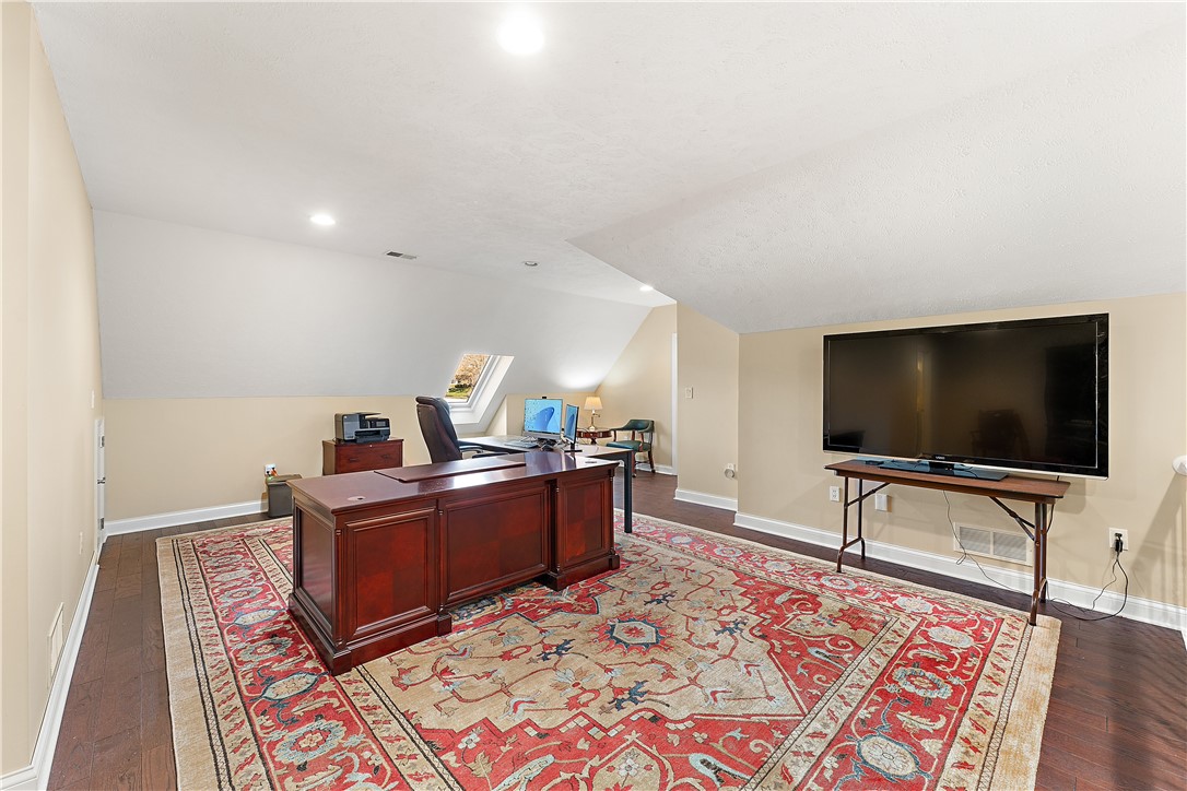 Cranberry Twp, Pennsylvania 16066, United States, 4 Bedrooms Bedrooms, ,4 BathroomsBathrooms,Residential,Pending,105005