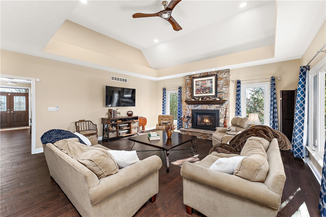 Cranberry Twp, Pennsylvania 16066, United States, 4 Bedrooms Bedrooms, ,4 BathroomsBathrooms,Residential,Pending,105005