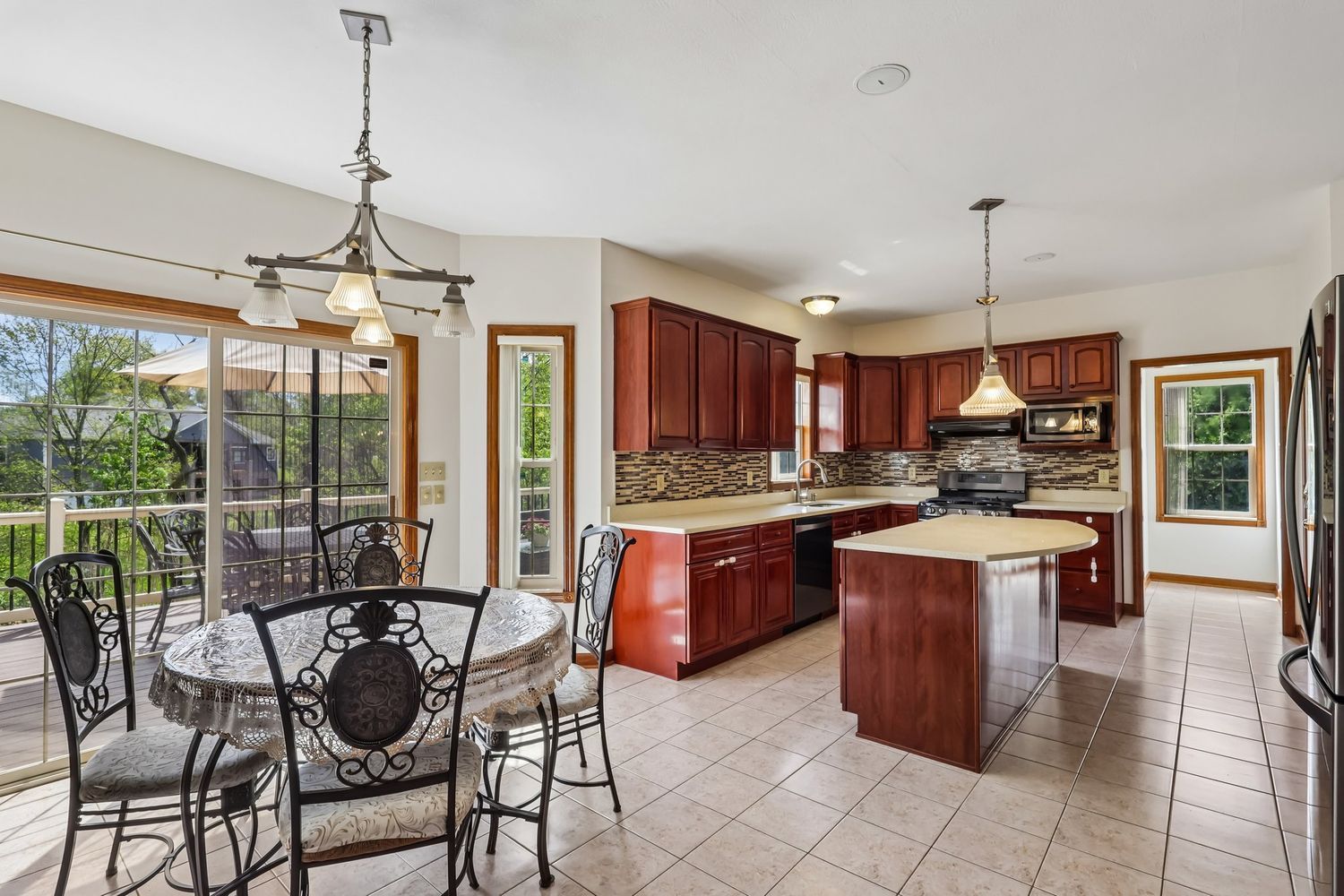 1605 Franklin Fields