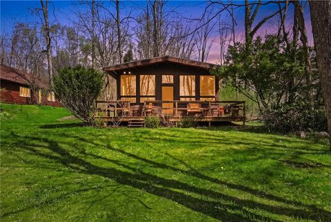 Photo of 153 Breastview Dr, Friedens, PA 15541 (MLS # 1751610)