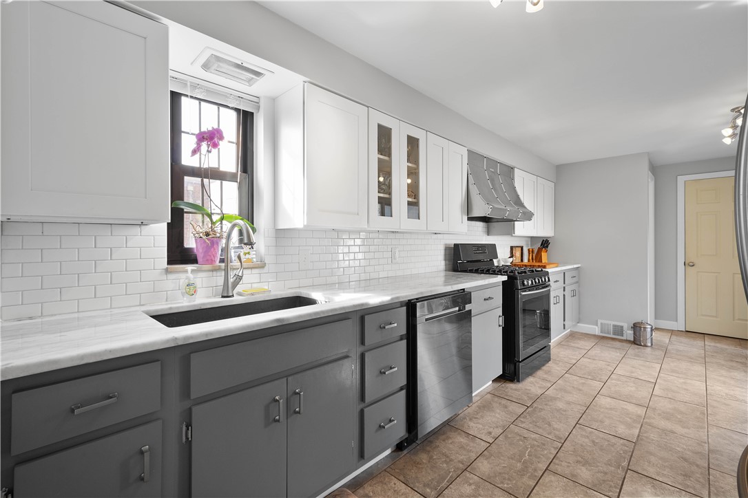 Scott Twp - Sal, Pennsylvania 15220, United States, 3 Bedrooms Bedrooms, ,2 BathroomsBathrooms,Residential,Active,78303