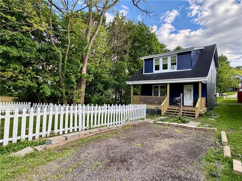 Photo of 1416 Ridge Ave, Coraopolis, PA 15108 (MLS # 1752404)