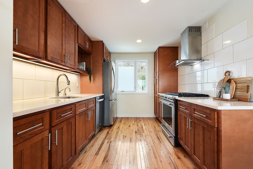 5 Desdemona Avenue