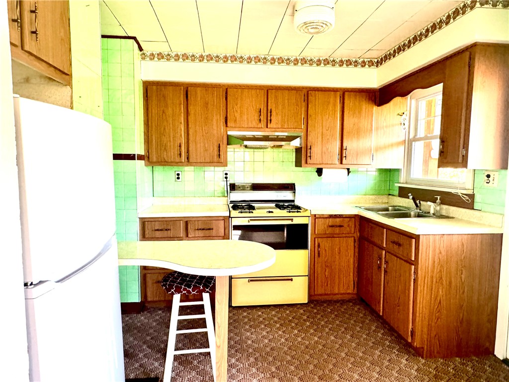 Jefferson Twp - But, Pennsylvania 16002, United States, 2 Bedrooms Bedrooms, ,1 BathroomBathrooms,Residential,Contingent,128480