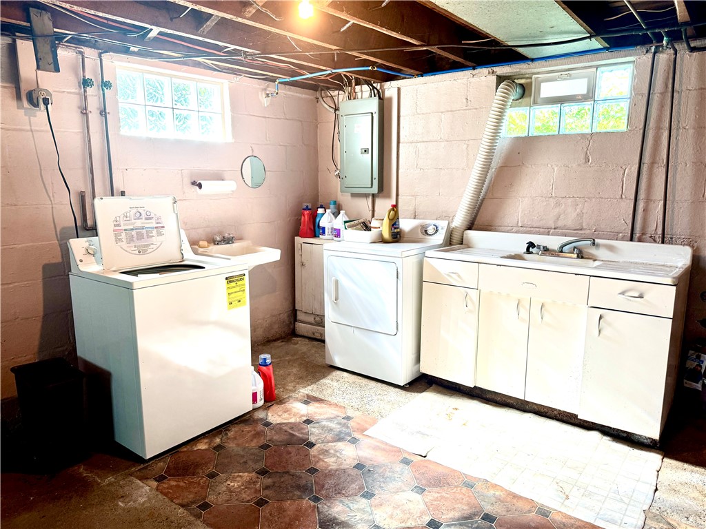 Jefferson Twp - But, Pennsylvania 16002, United States, 2 Bedrooms Bedrooms, ,1 BathroomBathrooms,Residential,Contingent,128480