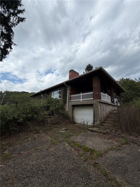 Homes For Sale - 3135 Conway Wallrose Rd Rd<br/> Economy, PA 15005