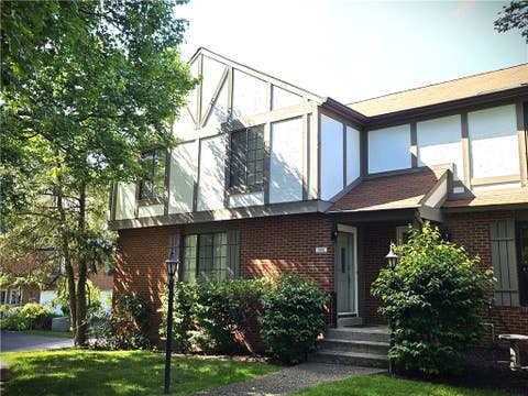Townhouse For Sale - 111 Woodcrest Dr Dr<br/> Aleppo, PA 15143
